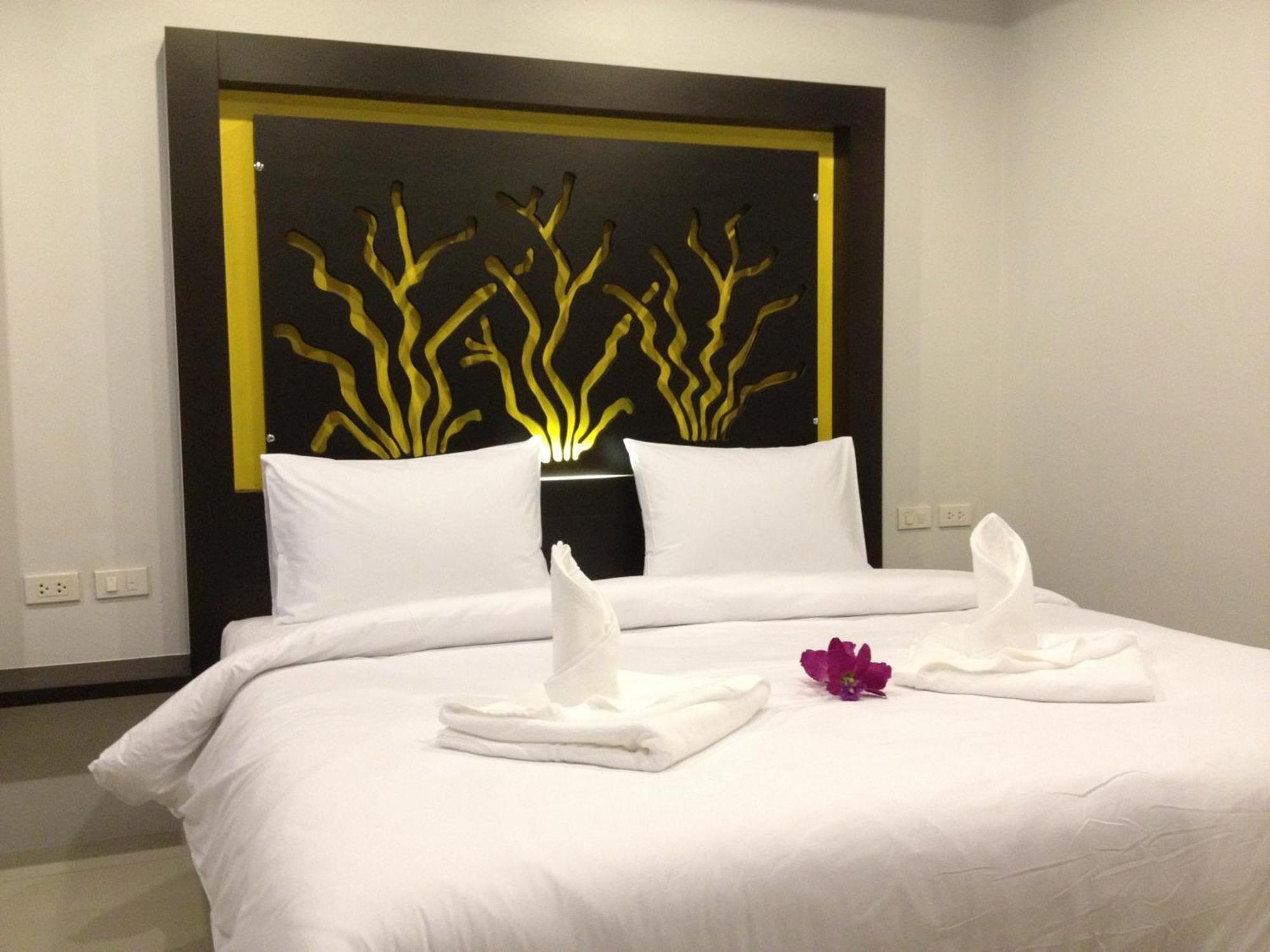 The Silk Hill Hotel Patong Exteriör bild