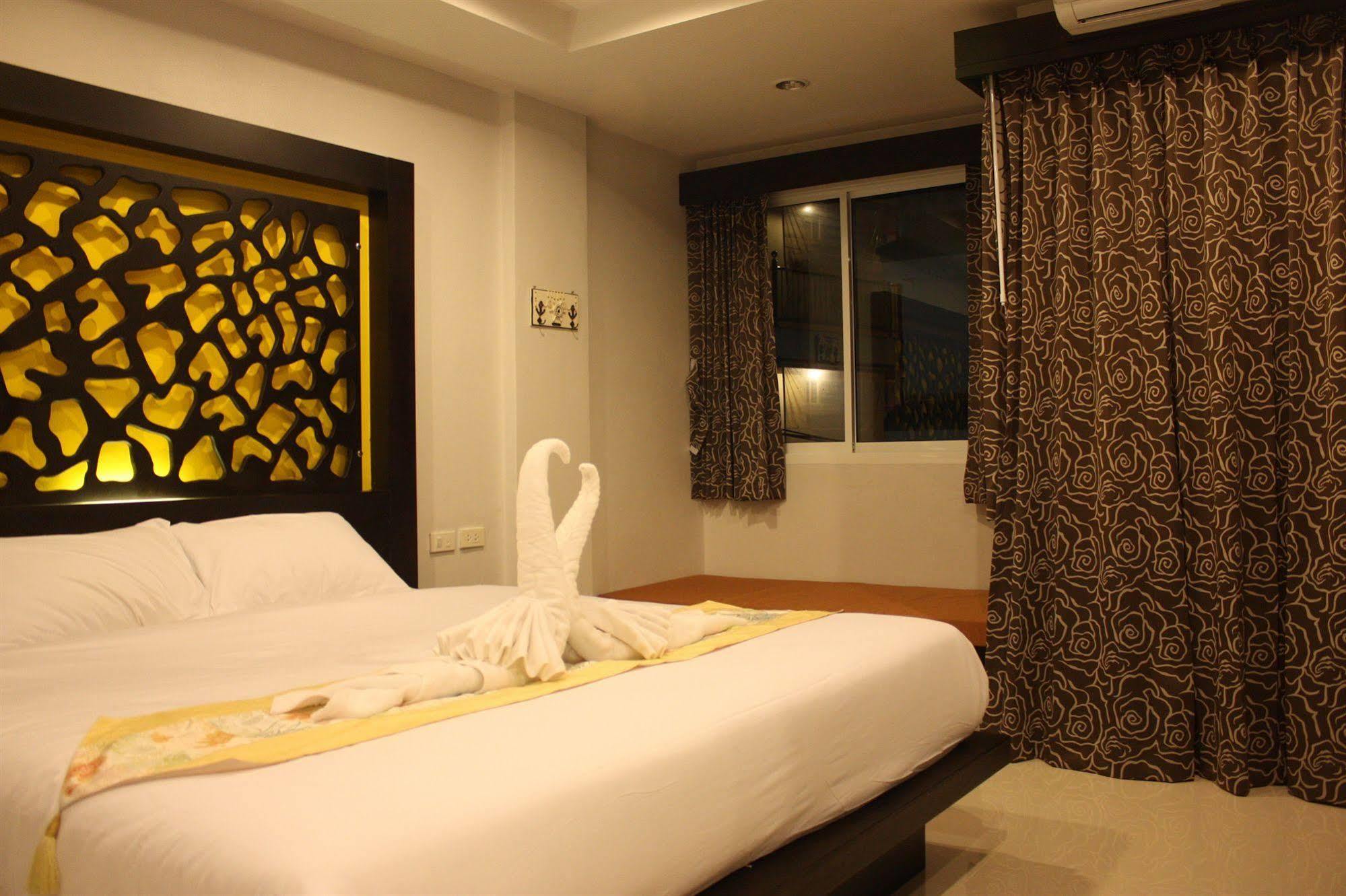 The Silk Hill Hotel Patong Exteriör bild
