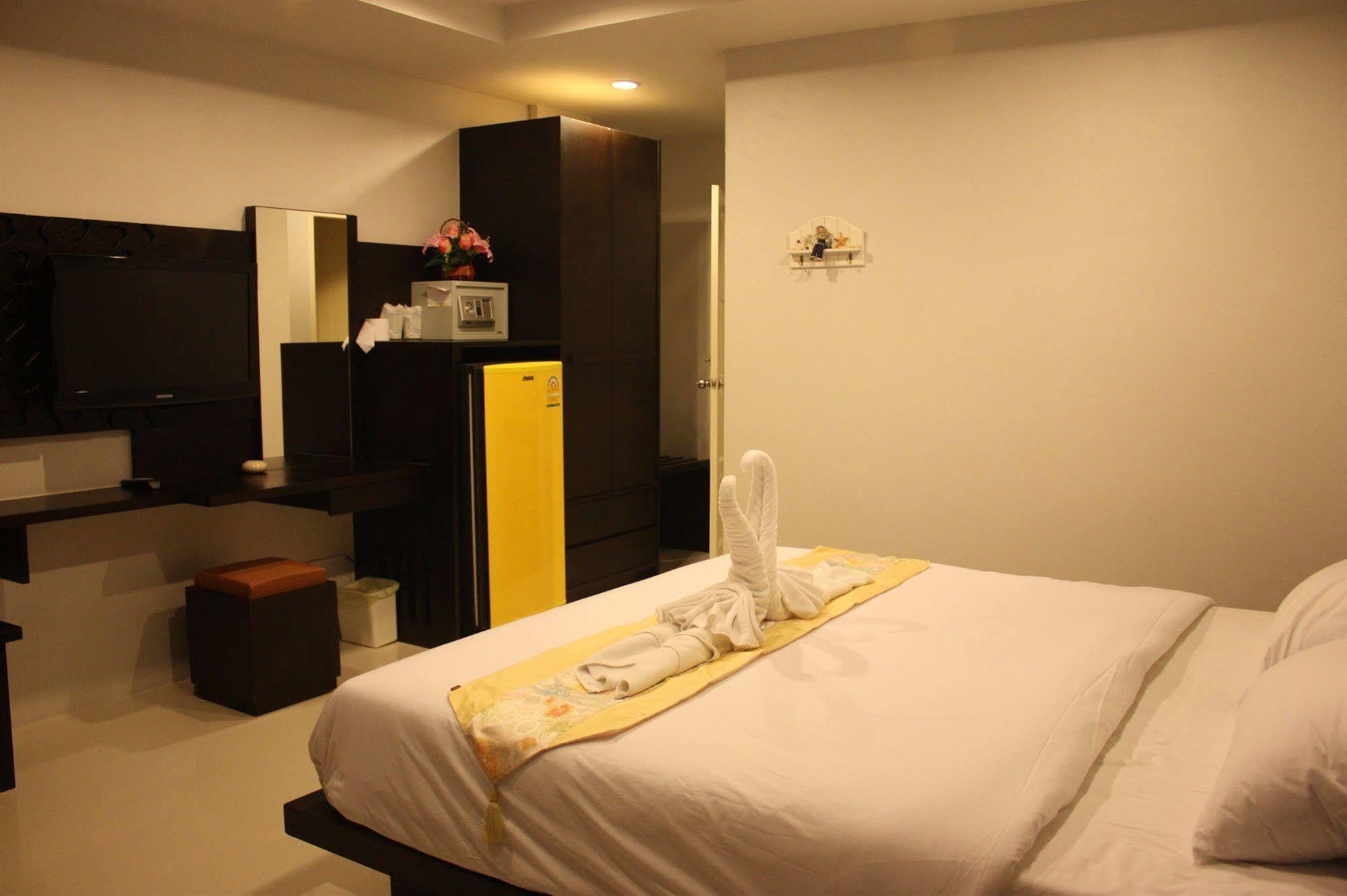 The Silk Hill Hotel Patong Exteriör bild