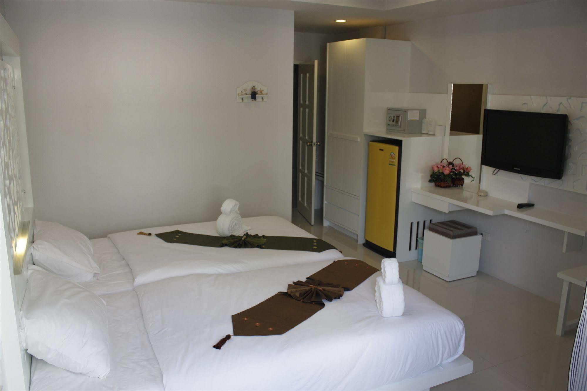 The Silk Hill Hotel Patong Exteriör bild