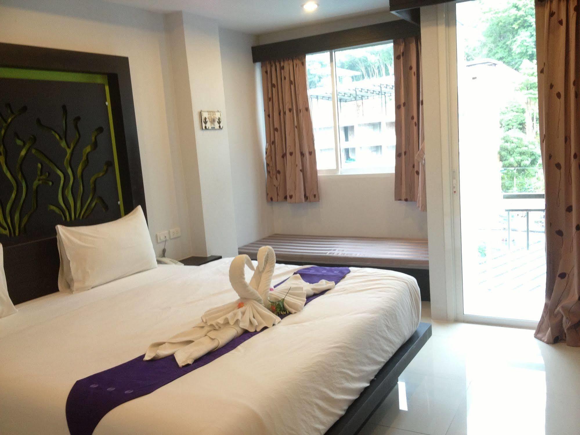 The Silk Hill Hotel Patong Exteriör bild